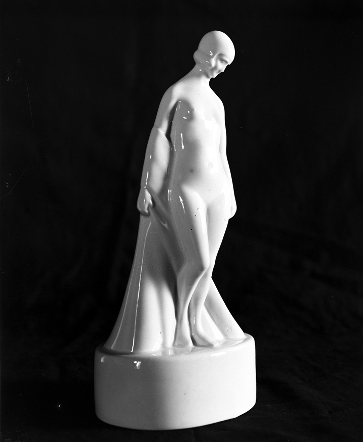 Figurka "Upadła" projektu Bogumiła Marcinka, 1930-1938, źródło: Narodowe Archiwum Cyfrowe